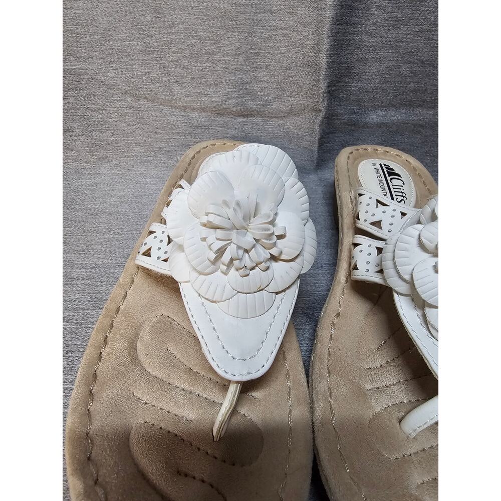 Cliffs by White Mountain Sz 8M Cynthia Faux Leather Thong Sandals White Comfort - Picture 3 of 8